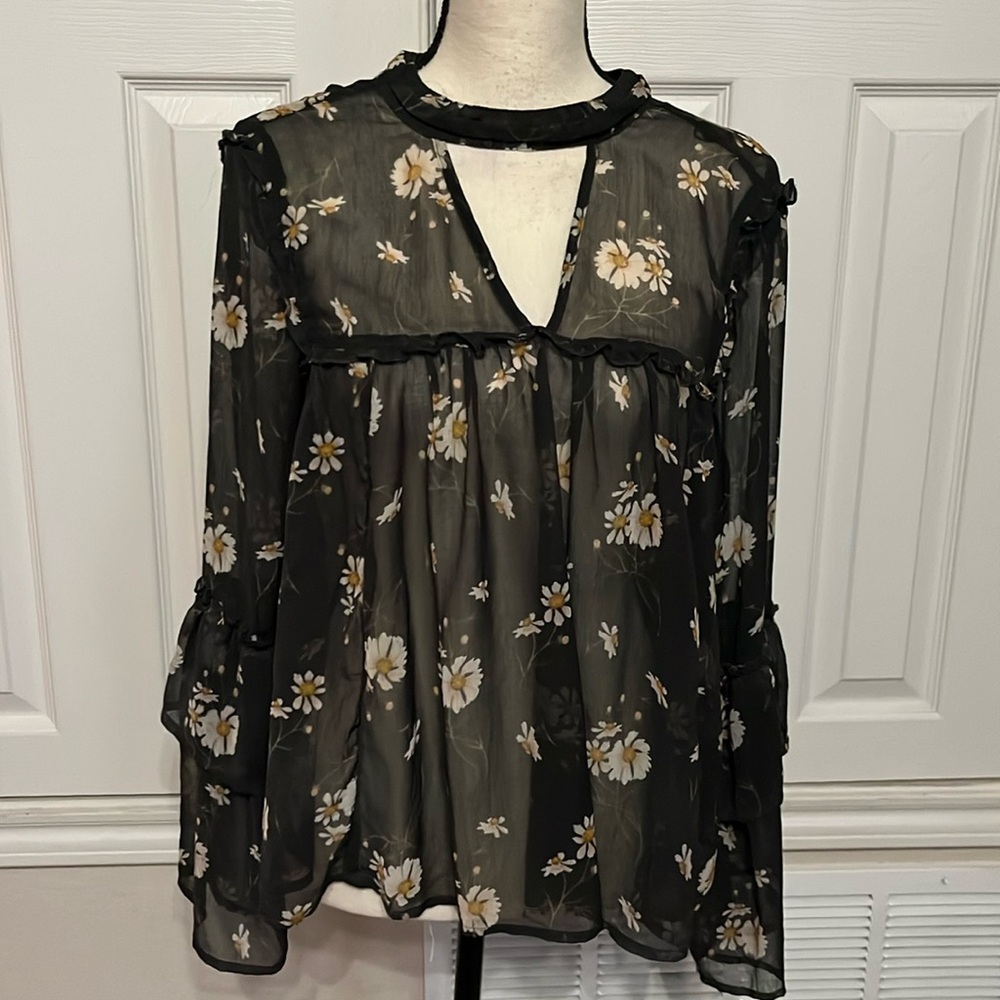 Pink Republic gray Daisy floral sheer ruffled top Size S